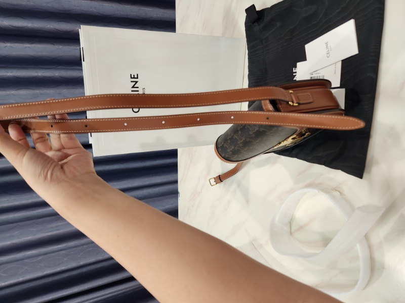 【限定数量】 Celine Mini Besace in Triomphe Tan Celine Tan Triomphe Canvas Mini Besace Bag – VintageSac