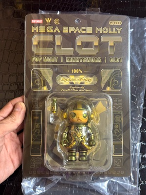 MEGA SPACE MOLLY 100% CLOT-Olive Alienegra - POP MART (United States)