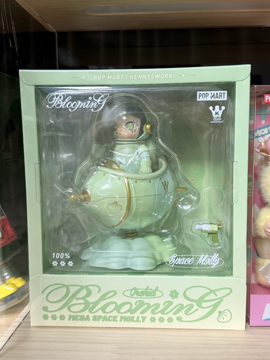 POP MART Blooming Mimi Space Molly フィギュア POP MART Blooming Space Molly 100% - メルカリ