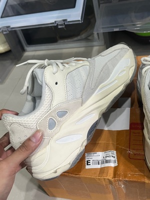 yeezy 700 analog box