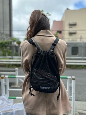 注目ショップ Supreme Mesh Small Backpack Black - メンズ