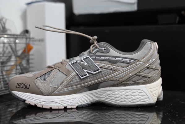 スニーカー New Balance 1906N N.Hoolywood x INVINCIBLE Moonrock Invincible x N. Hoolywood x New Balance 1906U Releases July 2024