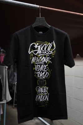 ★23AW★STUSSY & BORN X RAISED HANDSTYLES TEE HYDRA】Stussy x Born x Raised Handstyles Tee 塗鴉字體短T