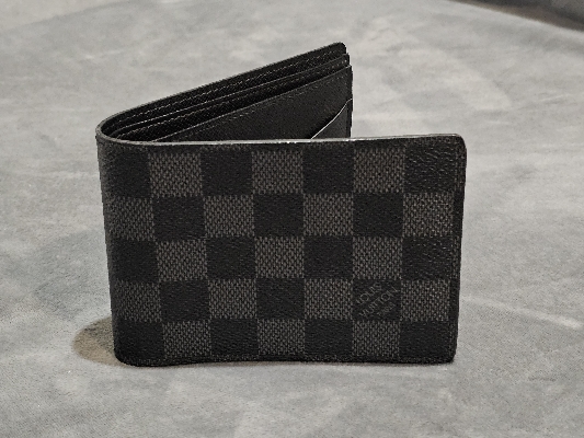 Louis Vuitton N62663 Multiple Wallet Damier Graphite Canvas, Luxury, Bags &  Wallets on Carousell