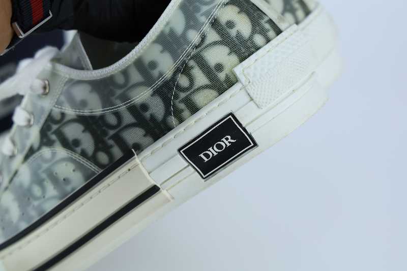 dior b23 low on feet