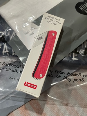 新品　Supreme boker glow in the dark knife赤 Supreme Boker Glow-in-the-Dark キーチェーンナイフ - メルカリ