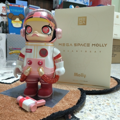 เช็คการ์ด) Pop Mart Mega Collection Space Molly Heartbeat 400% เช็คการ์ด) Pop Mart Mega Collection Space Molly Heartbeat 400%