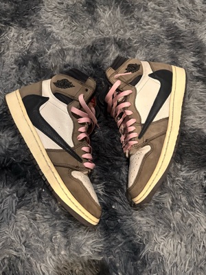 สนีกเกอร์ Jordan 1 Retro High Travis Scott | ซื้อ-ขายของแท้