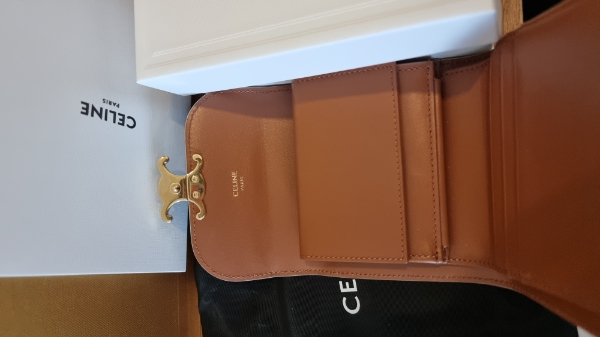 【国内発送】SMALL TRIOMPHE WALLET IN TRIOMPHE CANVASセール COMPACT WALLET WITH COIN TRIOMPHE IN triomphe canvas - TAN
