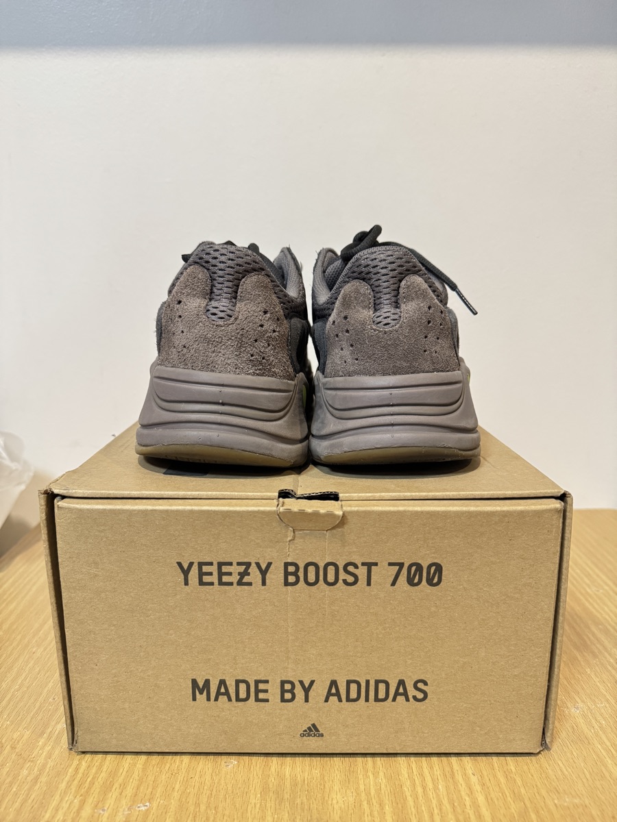 yeezy mauve box