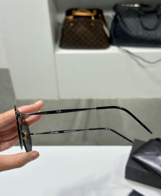 Dior ネックウォーマー　ブラック Dior sunglasses In Black Metal With Grey Lenses | ของแท้