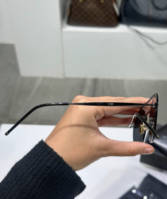 Dior ネックウォーマー　ブラック Dior sunglasses In Black Metal With Grey Lenses | ของแท้