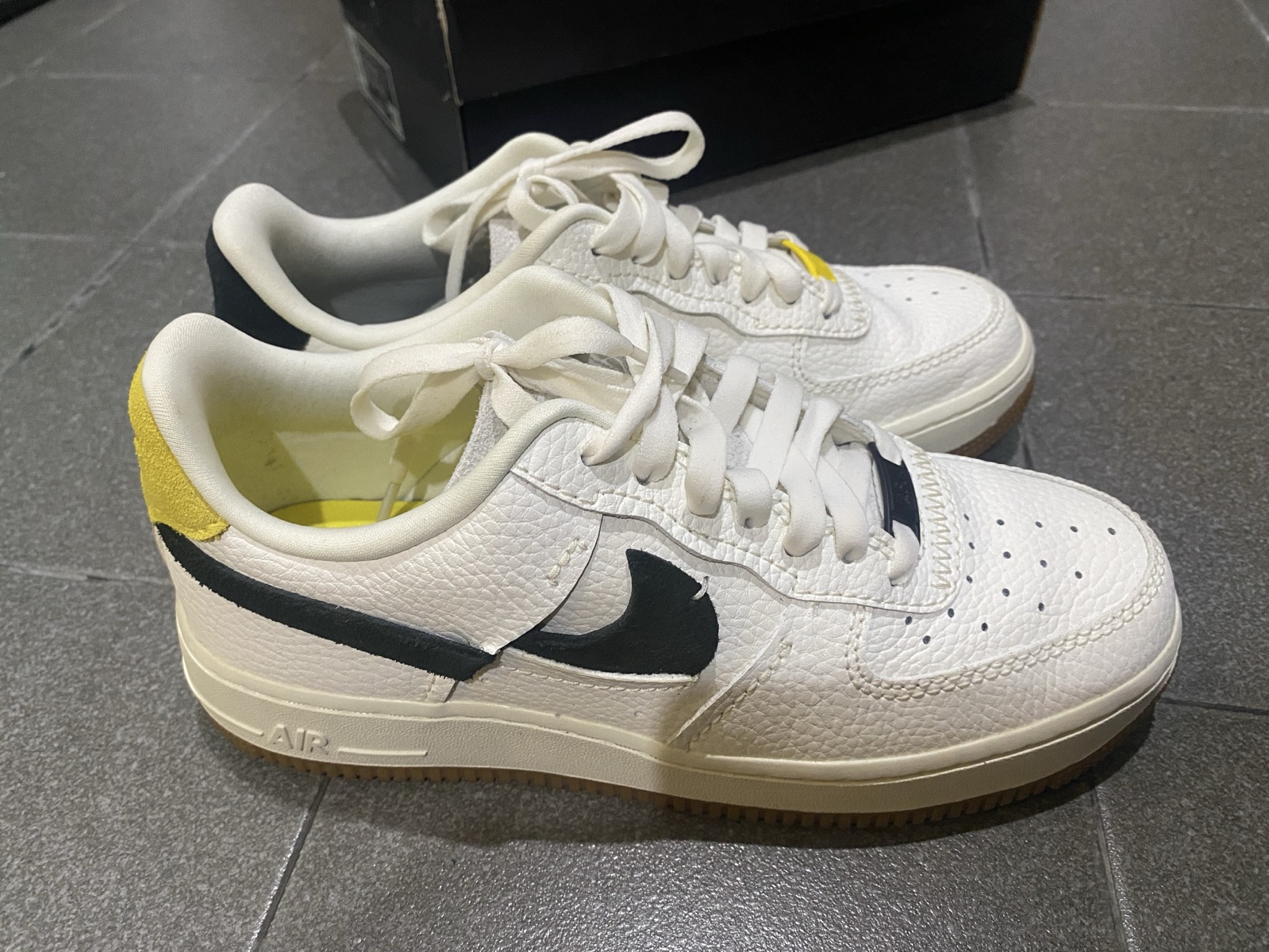Nike Wmns Air Force 1 '07 LXX 'Vandalized' | SASOM