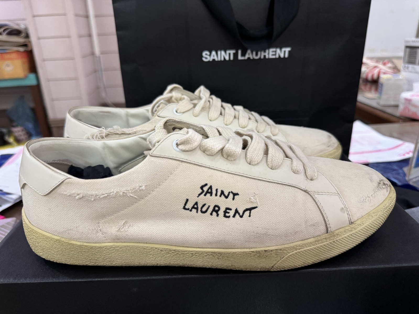★Saint Laurent★ SL06 COAT CLASSIC SNEAKERS CREAM 611106GUP Saint Laurent Court Sl/06 Canvas Sneaker – LOZURI®