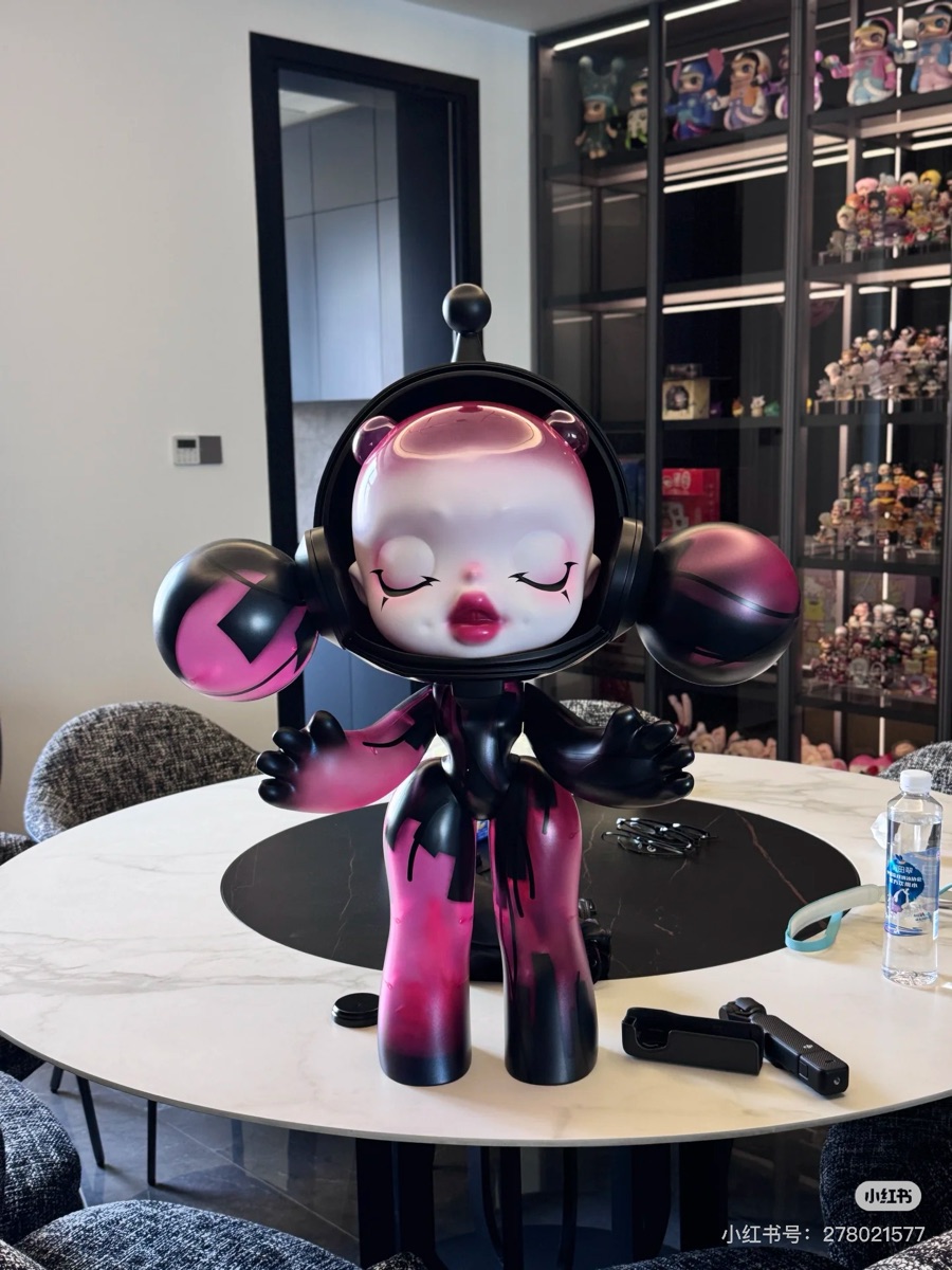 MEGA α SKULLPANDA 1000% Red Crystal MEGA α SKULLPANDA 1000% Red Crystal - POP MART (United States)