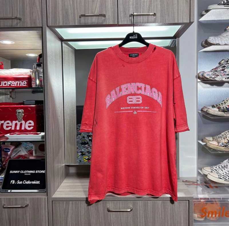 BALENCIAGA Maison balenciaga t-shirt medium fit in red (612966TLVJ16441,  612966TLVJ11074)