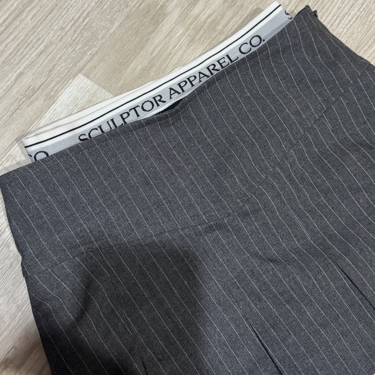 Sculptor Peekaboo Lowrise Micro Skirt GY Gray With Stripe