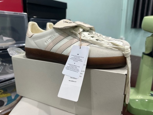 adidas gazelle silver green womens Adidas Gazelle Indoor Foot Industry Sand Strata – COLLECT main image 1
