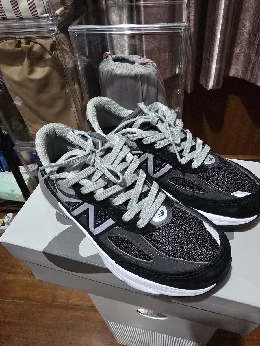 スニーカー New Balance 990v6 MiUSA Black Grey White The New Balance 990v6 Made in USA Black Grey Releases in 2025