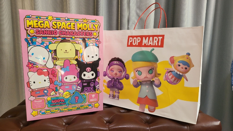 Pop Mart MEGA SPACE MOLLY 400 Sanrio Characters Series