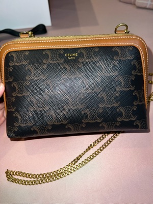 ★関税込★CELINE★Clutch Chain Triomphe Canvas Lambskin Tan CELINE Lambskin Triomphe Canvas Clutch With Chain Tan
