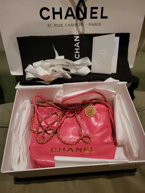 SASOM  bags Chanel 22 Mini Handbag In Shiny Calfskin With Gold