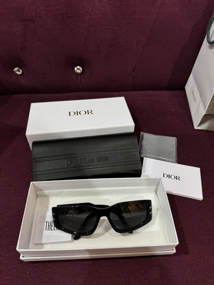 Dior DiorSignature S9U In Black Rectangular Sunglasses