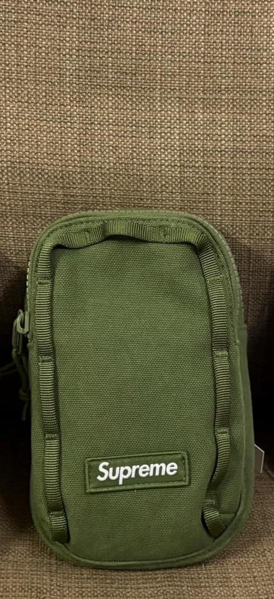 バッグ Supreme Camera Bag + Mini Pouch Olive Supreme Camera Bag + Mini Pouch 色Olive 新品未開封