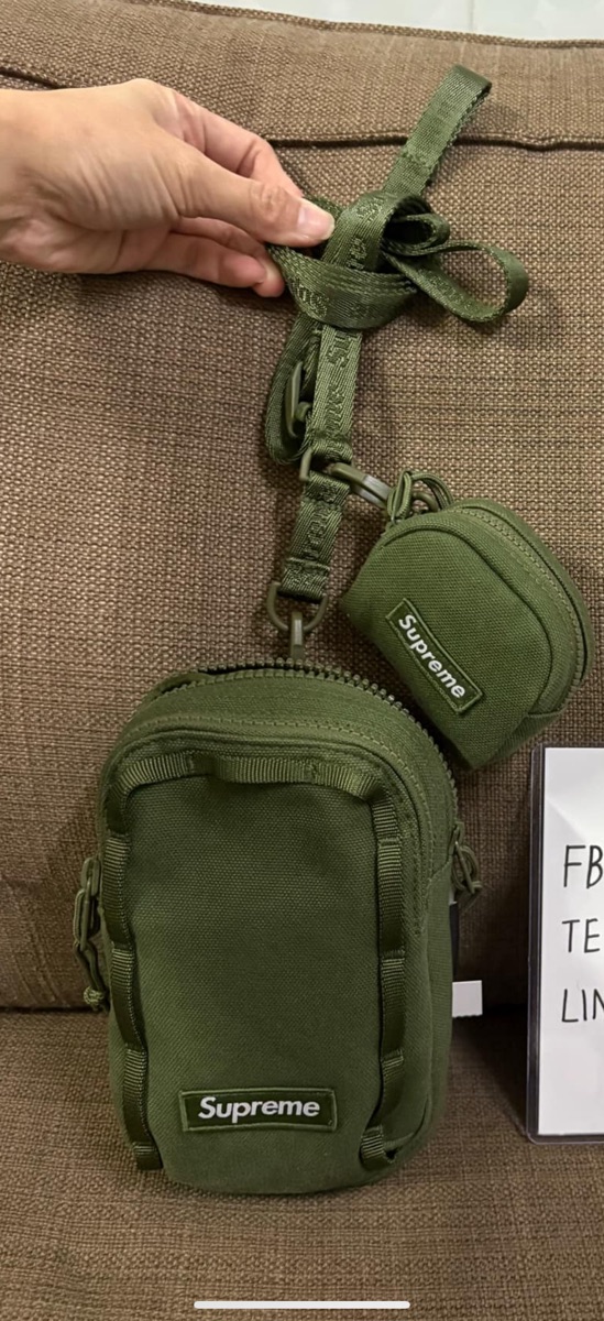バッグ Supreme Camera Bag + Mini Pouch Olive Supreme Camera Bag + Mini Pouch (SS25) - $58