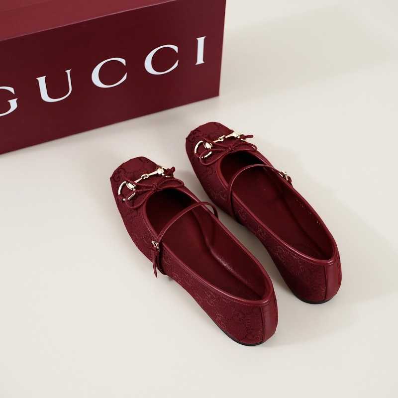 Gucci Horsebit Ballet Flat In GG canvas Gucci Rosso Ancora