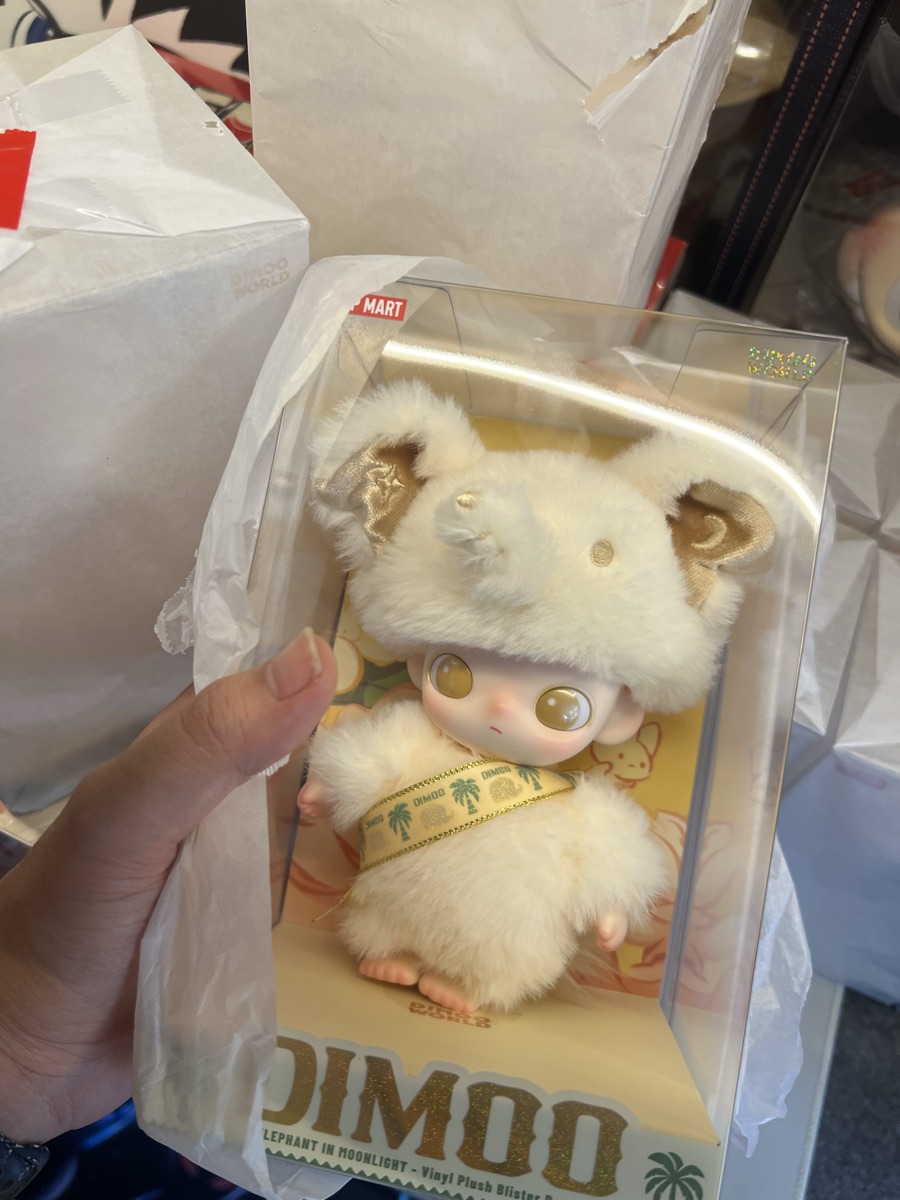 DIMOO ELEPHANT IN MOONLIGHTキーホルダー付きぬいぐるみ DIMOO IN MOON LIGHTキーホルダー付きぬいぐるみ - メルカリ