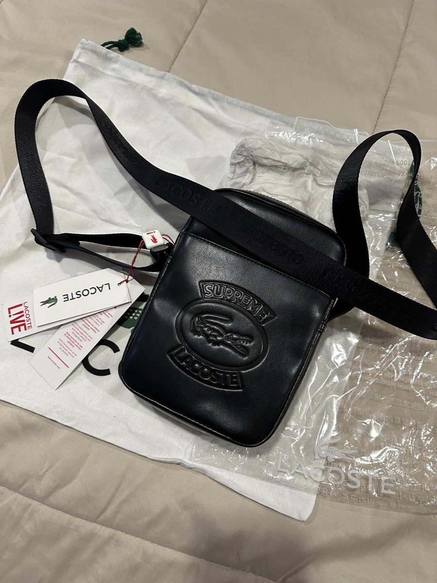 Supreme LACOSTE Small Messenger Bag ブラック Supreme X Lacoste Messenger Bag in Black | Lyst