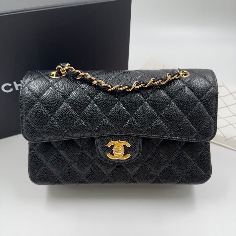 SASOM  กระเป๋า Chanel Small Classic Handbag 9 In Grained Calfskin With  Gold-Tone Metal Hardware Black เช็คราคาล่าสุด