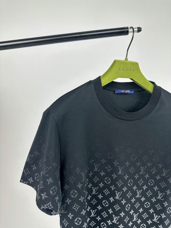 Shop Louis Vuitton Lvse Monogram Gradient T-Shirt (1A8HKQ) by