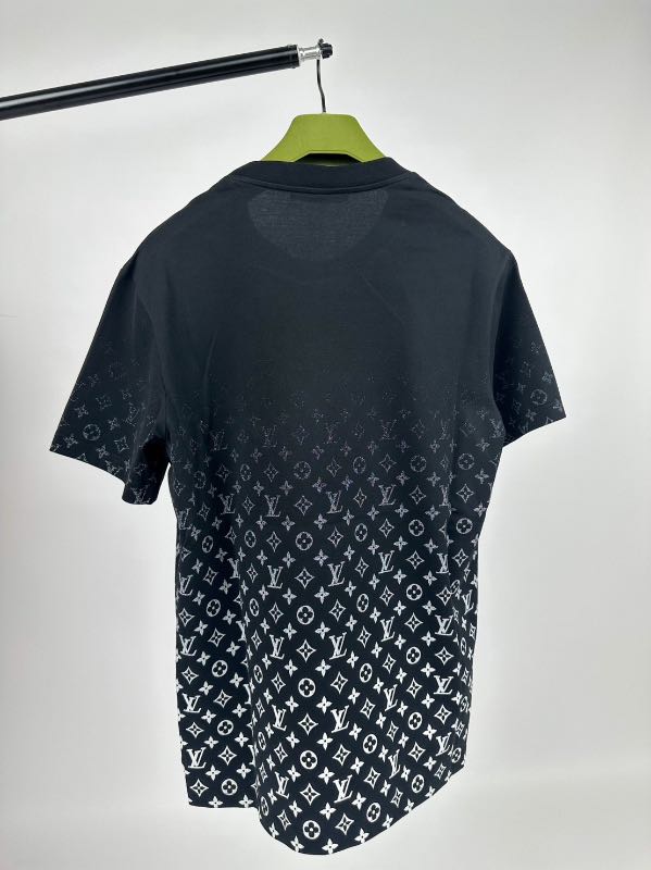 Kazomen & Avaxstyle on Instagram: Louis Vuitton LVSE Monogram Gradient T- Shirt Black/White