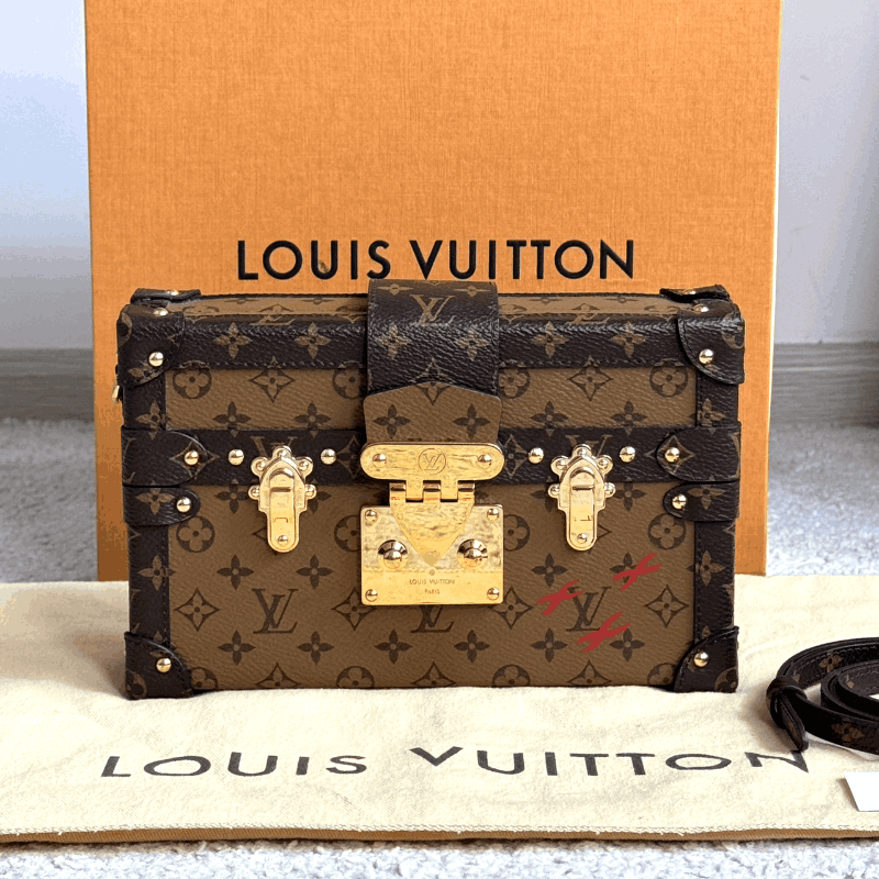 Louis Vuitton Malle Brown Cloth ref.750684 - Joli Closet