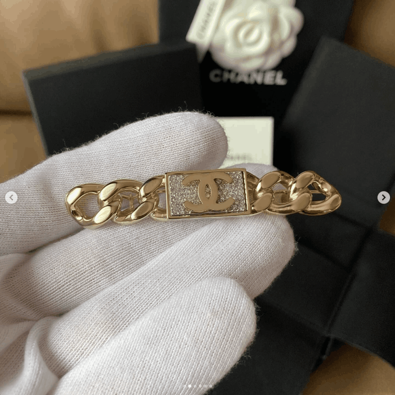 CHANEL 
Crystal Chain CC Hair Clip Barrette Gold Chanel 2020 Crystal-Embellished CC Hair Barrette - Silver  main image 4