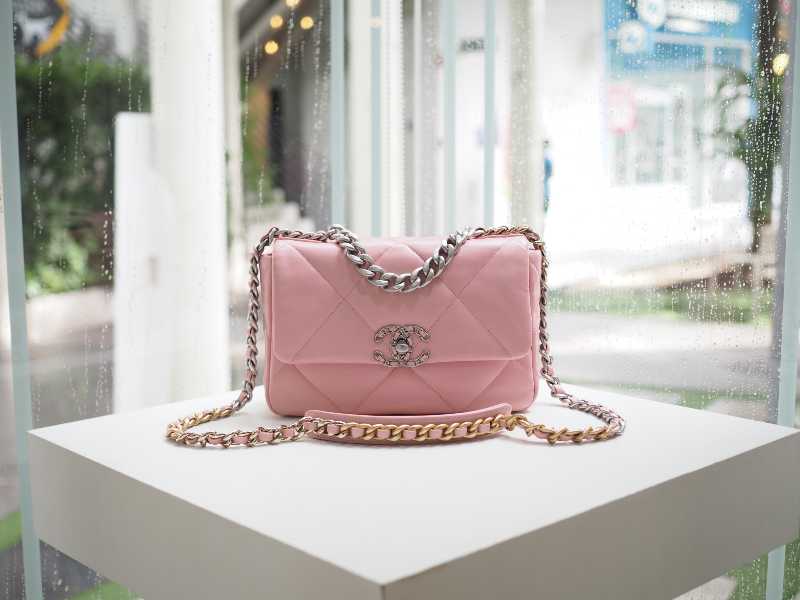 SASOM  Chanel 19 Handbag Small 22C Lambskin Light Pink