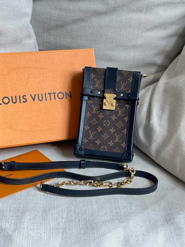 Louis Vuitton Pochette Trunk Verticale Monogram Brown/Black