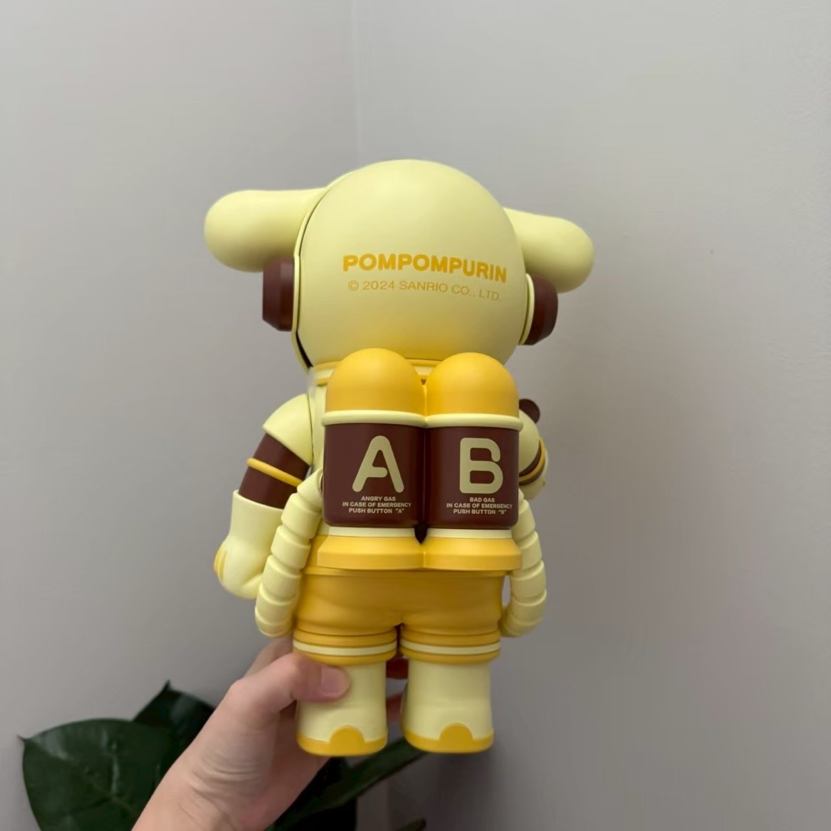 เช็คการ์ด) Pop Mart Pompompurin (MEGA SPACE MOLLY 400 Sanrio