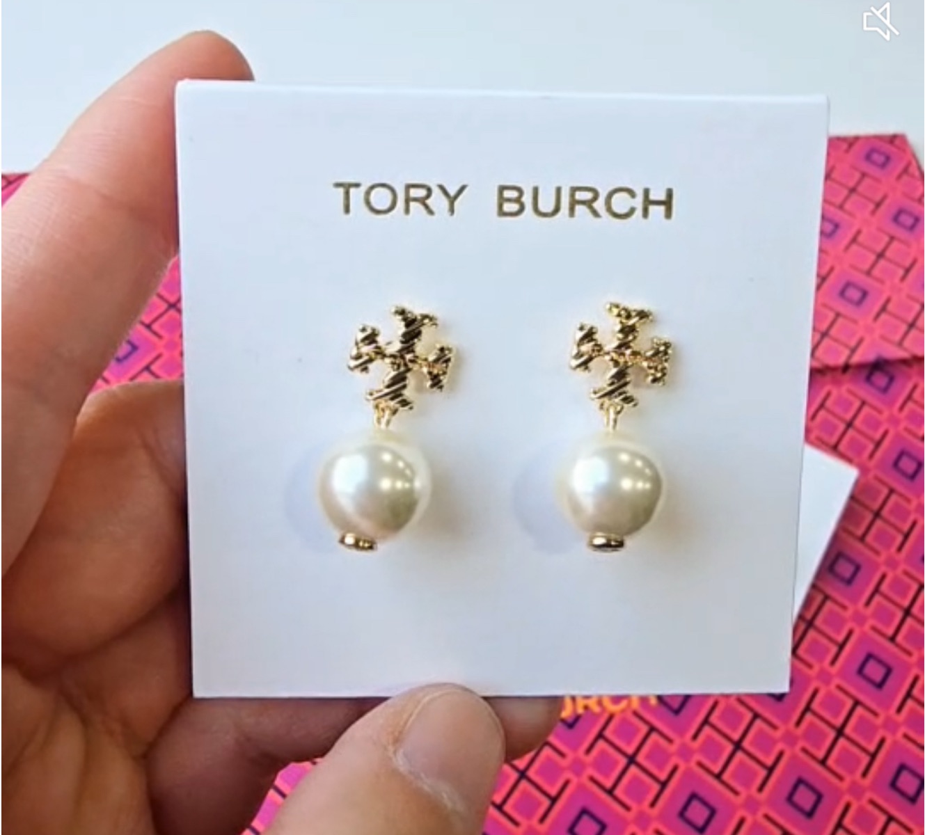 Tory Burch Rope Logo Pearl Drop Earrings Gold | ของแท้
