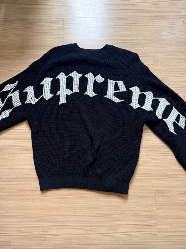 Supreme Old English Printed Sweater Black | ของแท้