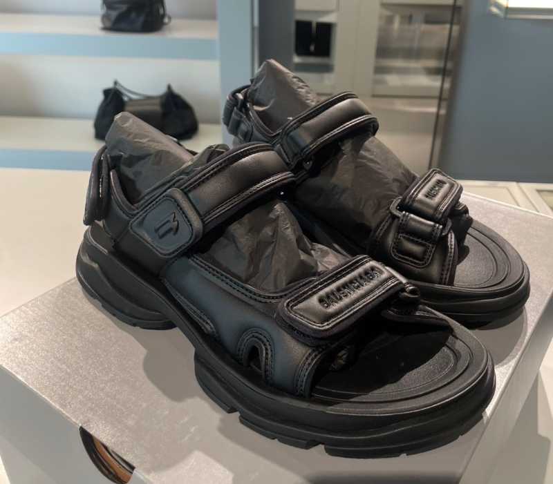 maiam BALENCIAGA TOURIST SANDALロゴサンダル Balenciaga Tourist Sandals | Saks Fifth Avenue