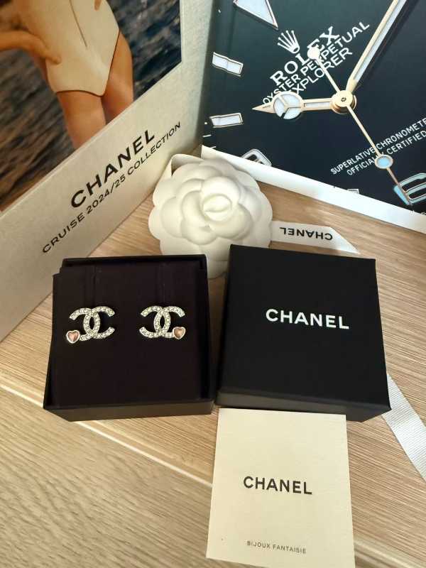 ช้อป Chanel Stud Earrings Pinkของแท้ที่ SASOM