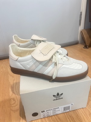adidas gazelle silver green womens adidas Gazelle Indoor Foot Industry Sand Strata