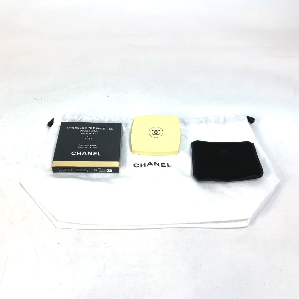Chanel Miroir Double Facettes Limited-Edition Mirror Duo 129 Ovni
