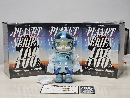เช็คการ์ด) Pop Mart Uranus (Mega Space Molly Planet Series Fiqures