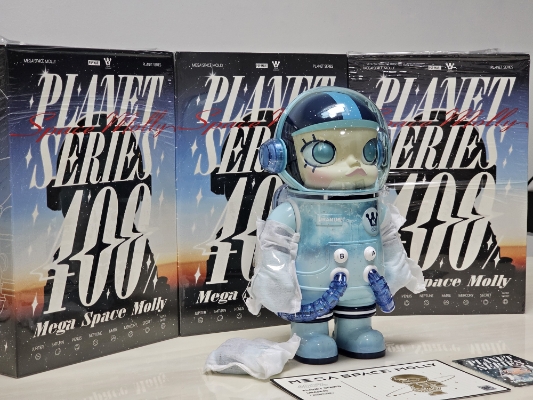 เช็คการ์ด) Pop Mart Uranus (Mega Space Molly Planet Series Fiqures