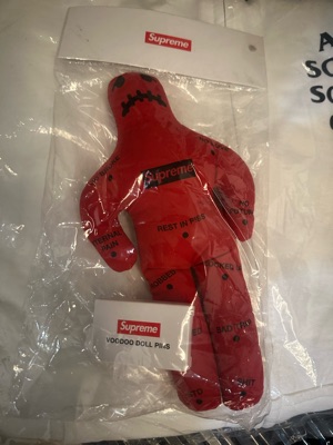 ช้อป Supreme Voodoo Doll Redของแท้ที่ SASOM
