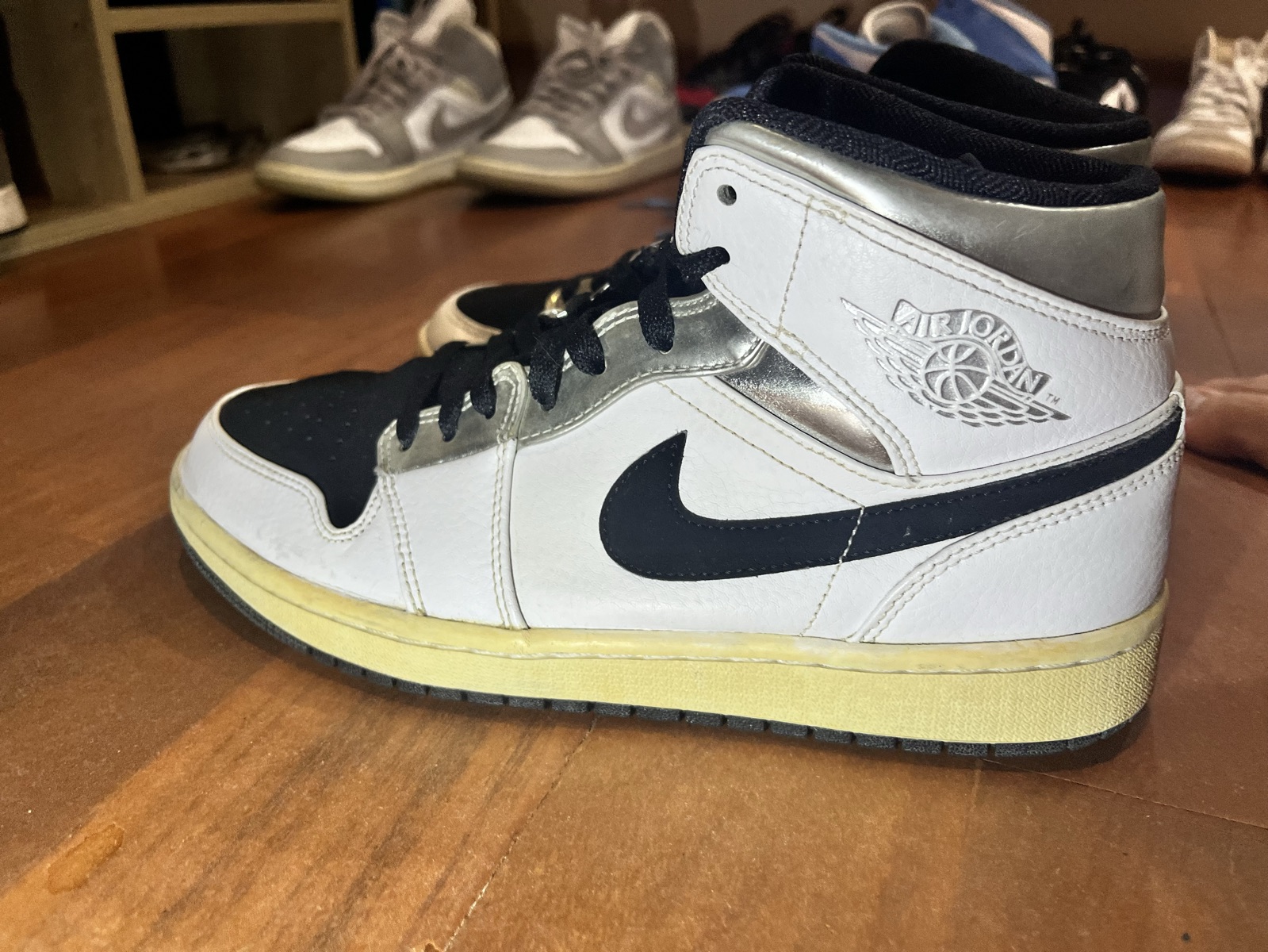 nike air jordan 1 mid alternate think 16